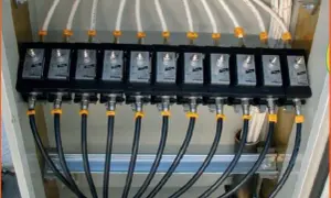 Jak podłączyć antenę zbiorczą w bloku - uniknij problemów z sygnałem