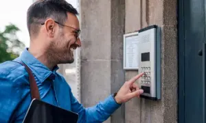 Jak naprawić domofon w bloku i uniknąć frustracji z jego działaniem